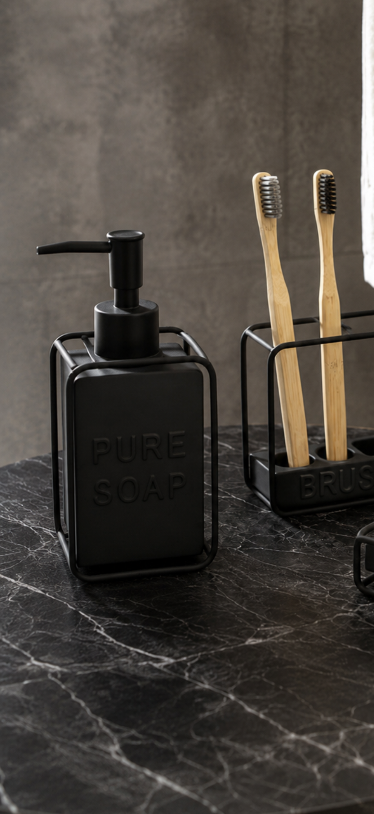 DISPENSER NEGRO CON METAL