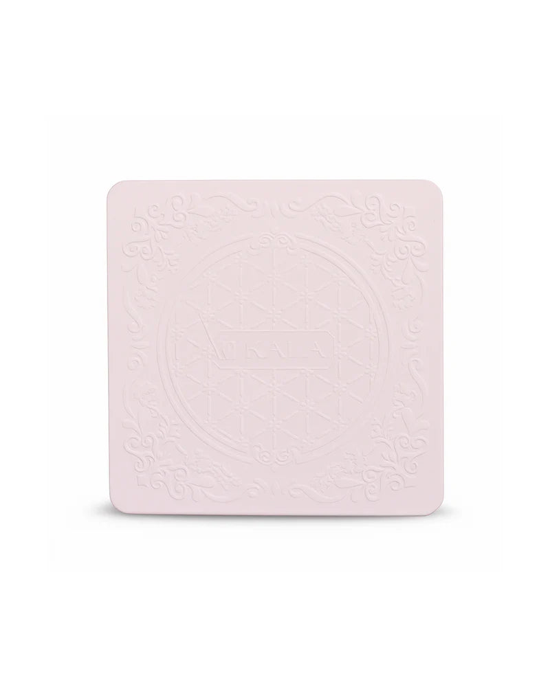 LATA RELIEVE ROSA CON PERFUME Y CREMA PARA MANOS